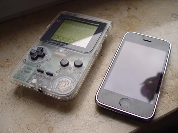 GameBoy Pocket vs iPhone