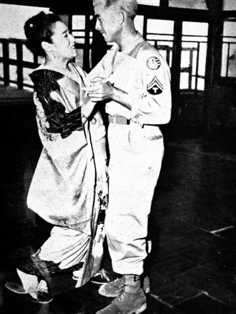 Asari - Geisha with an American soldier